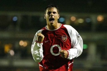 阿森纳旧将:开始我不喜欢范佩西,因为他刚来就穿了我想要的号码