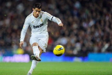 西甲双雄碰撞:皇马VS皇家社会,王者与逆袭者的较量