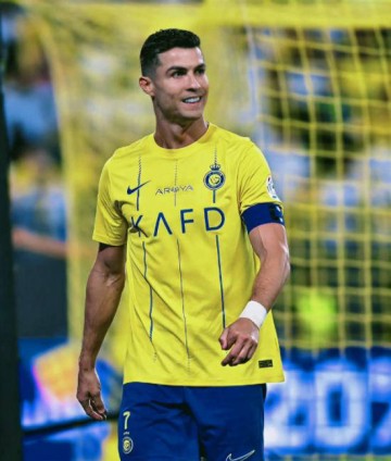 C罗告别沙特?联赛欠薪风波不断,老友相助或空降德甲,再战欧冠!