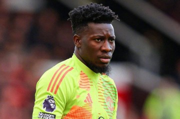 曼联4000场里程碑夜，奥纳纳遭弃用，巴因迪尔临危受命